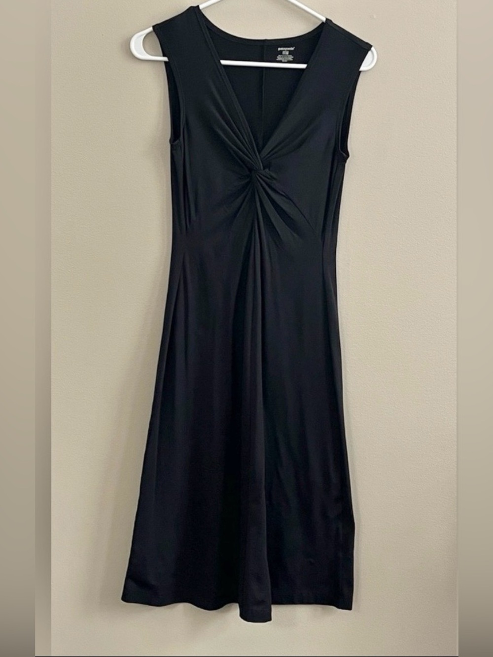 Patagonia Bandha black sleeveless v neck dress size small